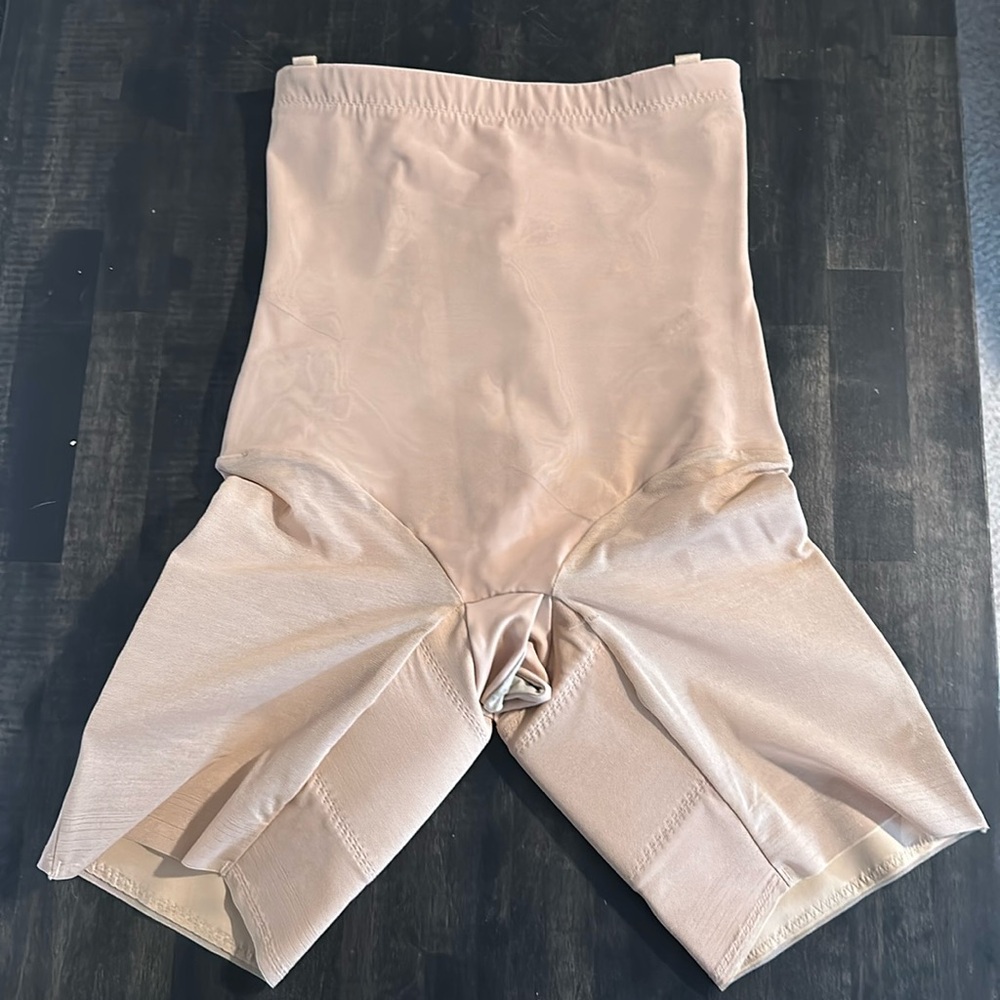 Honeylove Nude Sculptwear Short Size Medium